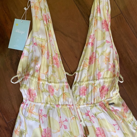 Flirty Summer Beach Dress - Picture 2 of 7